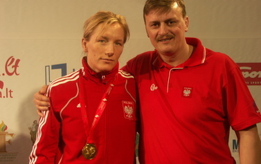 Z trenerem Mieczysławem Kurysiem ze złotym medalem ME w Wilnie 2009