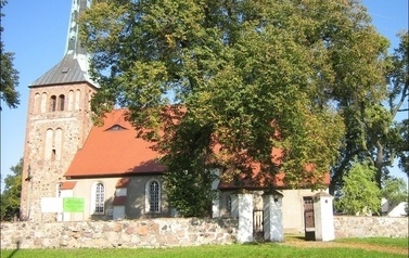 P&oacute;źnogotycki kości&oacute;ł parafialny w Chociszewie p.w. Św. Jana Chrzciciela z 1400 roku, z najstarszym dzwonem w powiecie międzyrzeckim z 1500 roku 