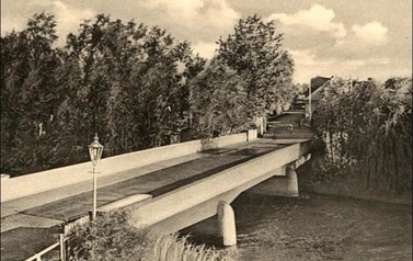 Betonowy most na Obrze w Trzcielu
