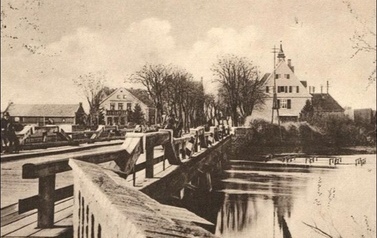 Drewniany most na Obrze w Trzcielu 